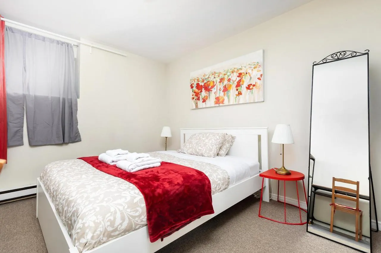 Guest house Rooms For Rent Beside U Of T Toronto