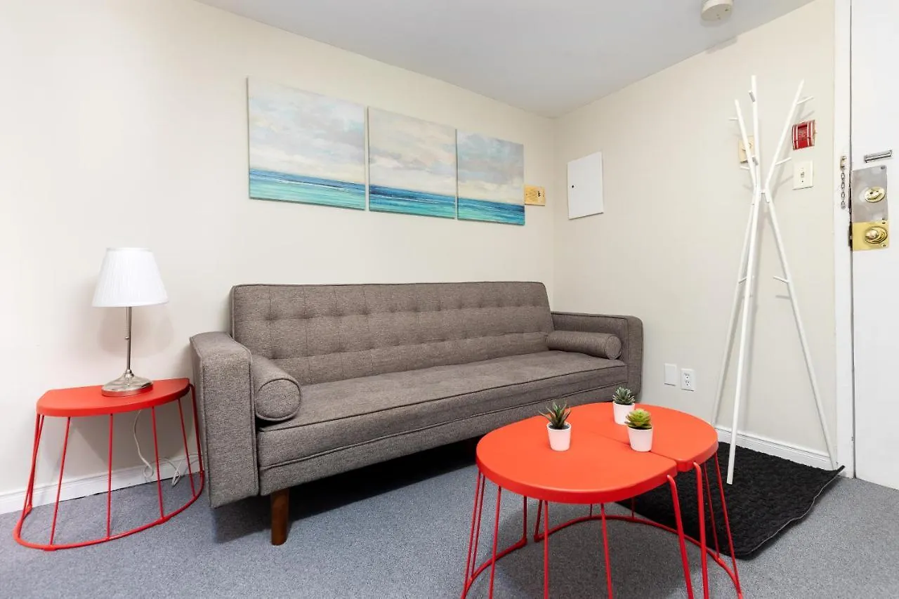 Guest house Rooms For Rent Beside U Of T Toronto