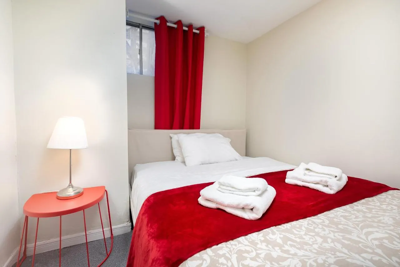 Rooms For Rent Beside U Of T Toronto Guest house