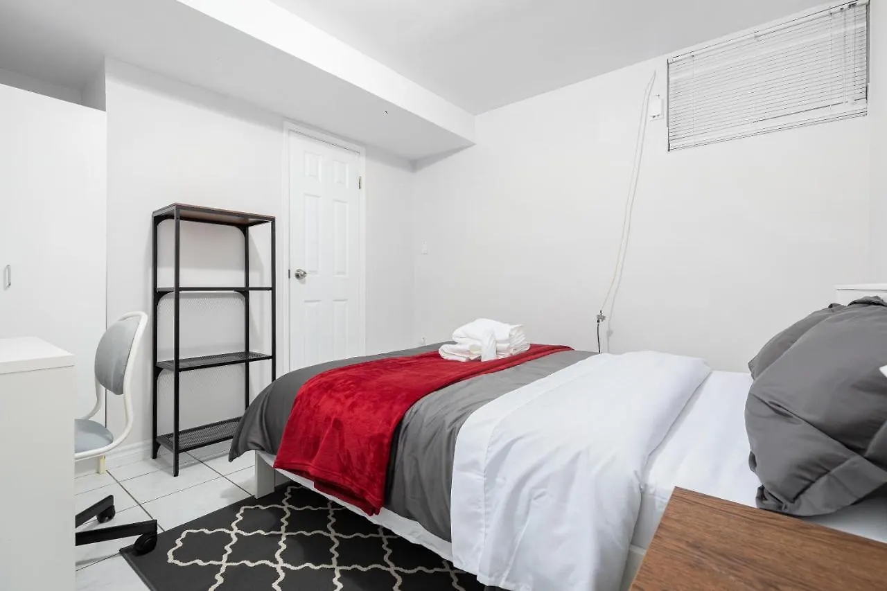 Rooms For Rent Beside U Of T Торонто