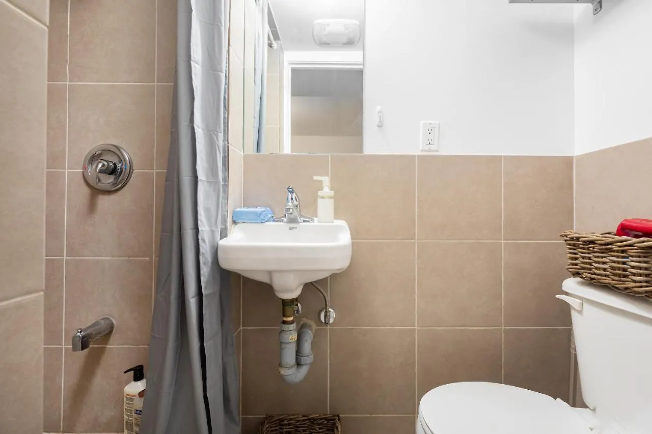 Rooms For Rent Beside U Of T Toronto